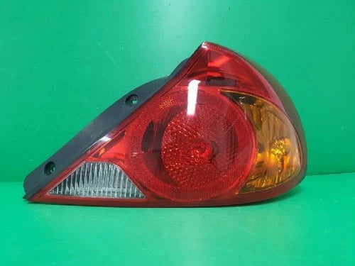 Right rear tail light assembly compatible with Kia Spectra 2000, genuine OEM replacement part 0K2N1 51150A