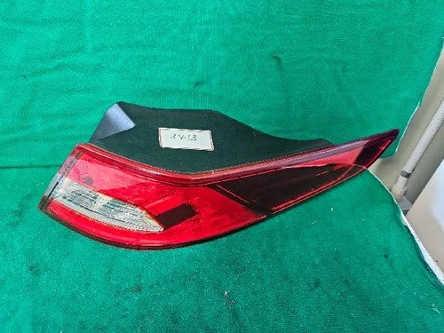 Right rear tail light assembly compatible with Kia Optima 2011, RH OEM 92402, 2T100
