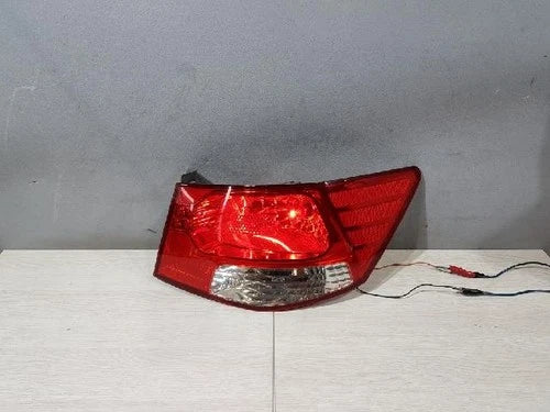Conjunto de faro/calavera trasero exterior derecho Kia 2010 OEM 924021M000