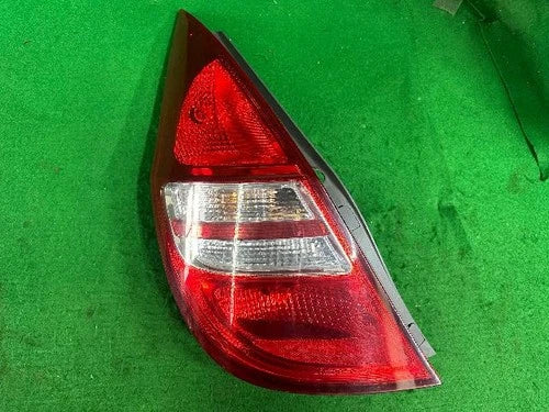 Left rear combination tail light assembly (outer) compatible with Hyundai I30 2009, OEM 92401 2L000