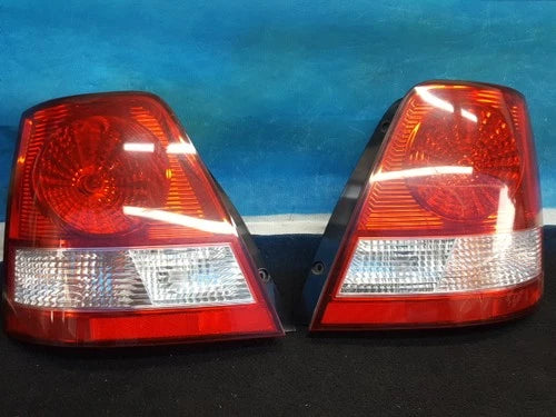 Right rear combination tail light assembly compatible with Kia Sorento 2003, genuine OEM replacement part 924023E000