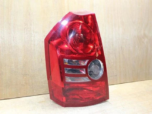 Left rear tail light of brake and turn signal compatible with Chrysler 300 2008, genuine OEM replacement part 04806371A