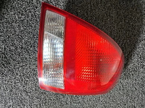 Right rear tail light assembly compatible with Hyundai Elantra 2001, genuine OEM replacement part 924022D0