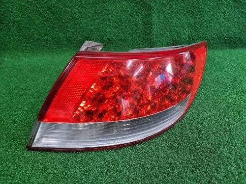 Right rear combination tail light assembly OEM 92402 3L001 compatible with Hyundai Azera 2007
