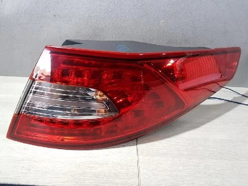 Right rear combination tail light assembly (RH) compatible with Kia K5 2011, OEM 924022T100