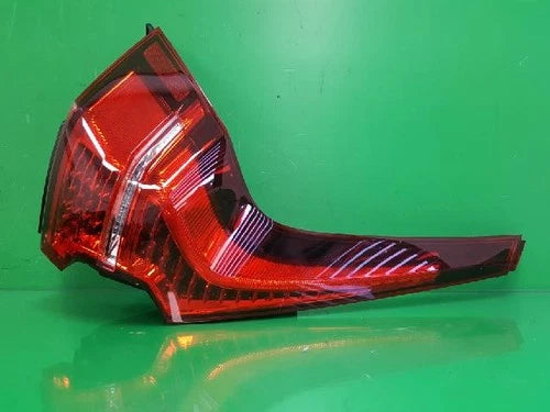Used OEM Part - Rear tail light Volvo XC60 2020 OEM 31655358