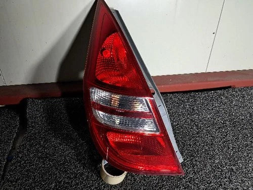 Left rear tail light assembly compatible with Hyundai i30 2010, genuine OEM replacement part 92401 2L000