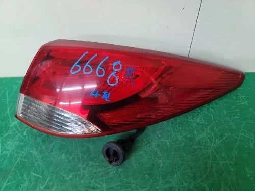 Right rear combination tail light assembly OEM 92402 2S000 compatible with Hyundai Tucson 2010