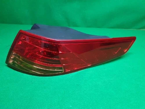 Right rear tail light assembly compatible with Kia K5 2013, genuine OEM replacement part 92402 2T000
