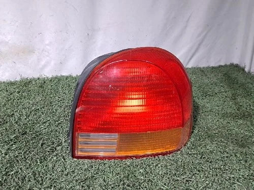 Right rear tail light assembly compatible with Hyundai EF 1999, genuine OEM replacement part 92402 38000