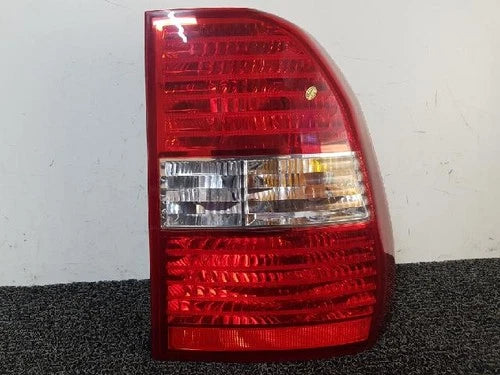 Right rear tail light assembly compatible with Kia Sportage 2006, genuine OEM replacement part 92402 1F002