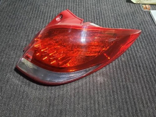 Right rear combination tail light assembly OEM 92402 2V110 compatible with Hyundai Veloster 2012