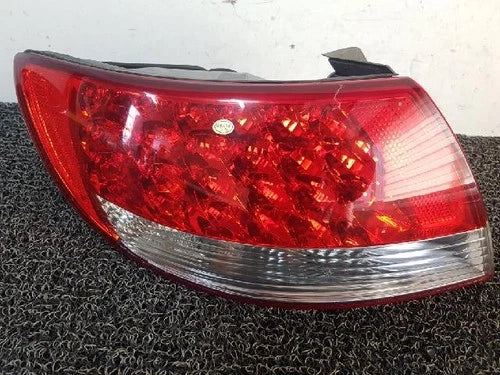 Left rear combination tail light assembly compatible with Hyundai Azera 2007, genuine OEM replacement part 92401 3L001