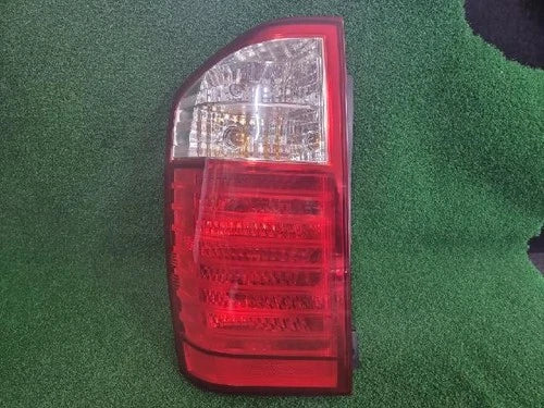 Left rear tail light assembly compatible with Kia Sedona 2006, LH OEM 92401, 4D000