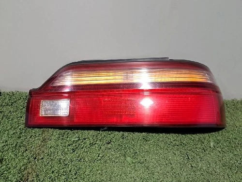 Right rear tail light assembly compatible with Hyundai Azera 1997, genuine OEM replacement part 92402 37510