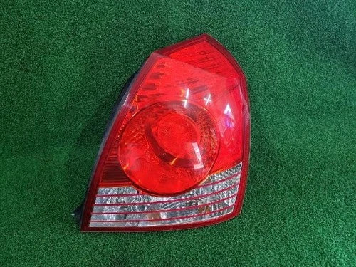 Right rear combination tail light assembly compatible with Hyundai Elantra 2005, genuine OEM replacement part 92402 2D500