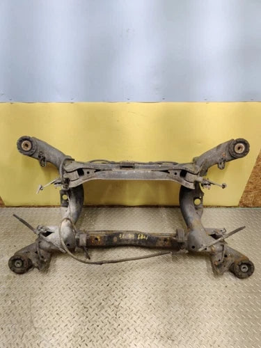 Refacción OEM Usada - Subchasis de suspensión del travesaño trasero del Lexus LS430 (modelos 2000-2006) OEM
