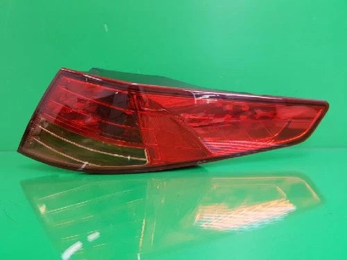 Right rear combination tail light assembly compatible with Kia K5 2011, genuine OEM replacement part 92402 2T000