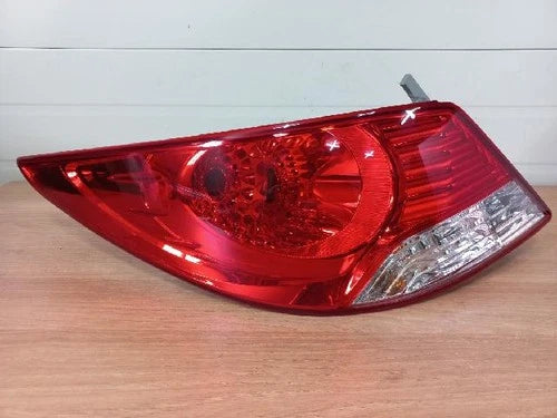 Left rear combination tail light assembly compatible with Hyundai Accent 2012, genuine OEM replacement part 92401 1R000