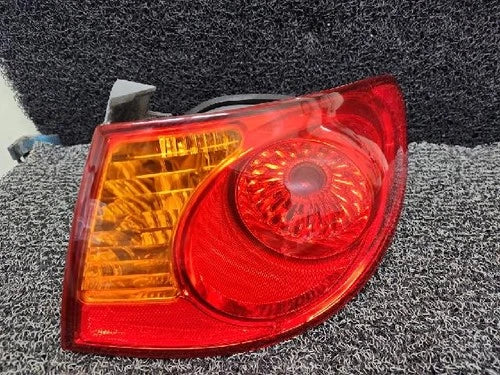 Right rear combination tail light assembly OEM 92402 2H000 compatible with Hyundai Elantra 2008