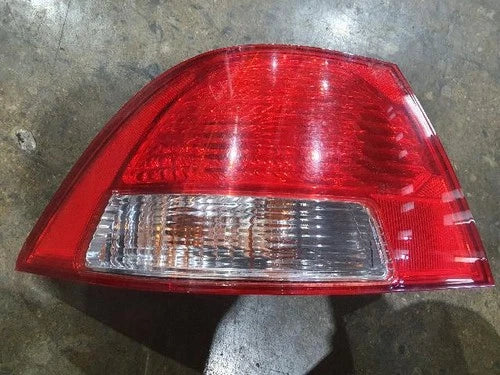 Left rear tail light assembly compatible with Kia LPI LX20 2009, genuine OEM replacement part 92401 2G600