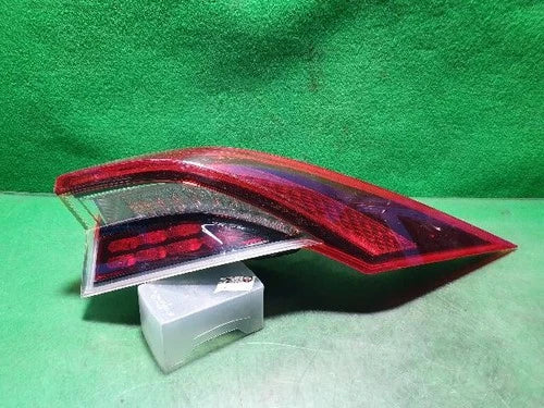 Right outer rear tail light assembly compatible with Hyundai Azera 2019, genuine OEM replacement part 92402G8600