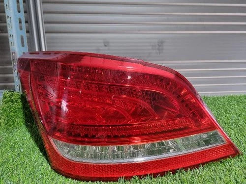 Left rear tail light compatible with Hyundai Equus 2010, genuine OEM replacement part 92401 3N000