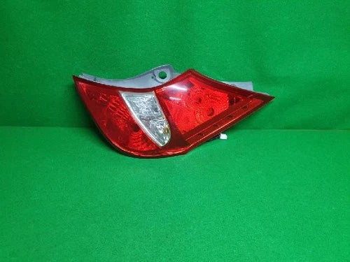 Right rear combination tail light assembly OEM 92402 1R200 compatible with Hyundai Accent 2011