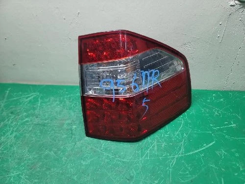 Right rear combination tail light assembly compatible with Kia Borrego 2008, genuine OEM replacement part 92402 2J100
