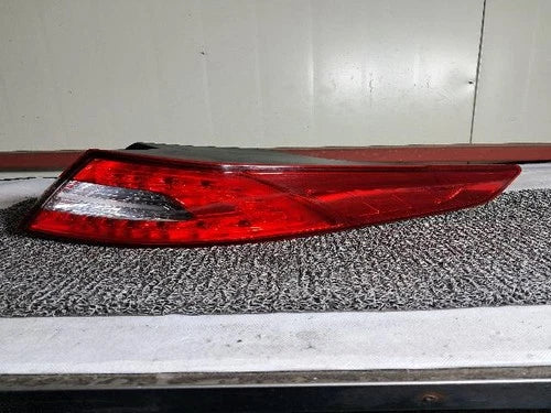 Right rear combination tail light assembly compatible with Kia K5 2012, genuine OEM replacement part 924022T0