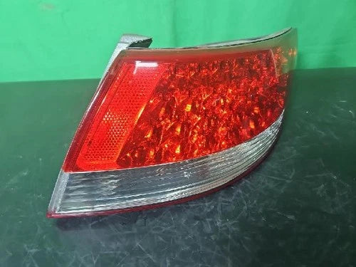 Right rear combination tail light compatible with Hyundai Azera 2006, genuine OEM replacement part 92402 3L001