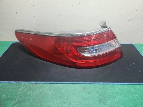 Left rear tail light assembly compatible with Hyundai Azera 2015, genuine OEM replacement part 92403 3V000