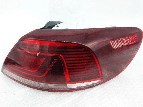 Rear tail light assembly Volkswagen right side (passenger side) outer 3C8 945 208 T