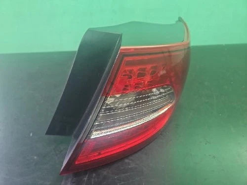 Right rear combination tail light assembly OEM 92402 2T100 compatible with Kia K5 2011
