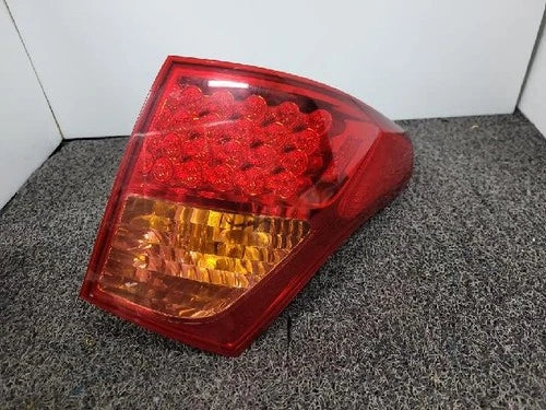 Rear combination tail light (right) compatible with Hyundai Veracruz 2009, genuine OEM replacement part 924023J100