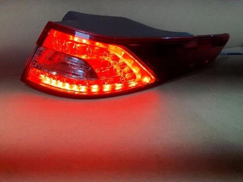 Right rear combination tail light assembly OEM 92402 2T100 compatible with Kia K5 2012