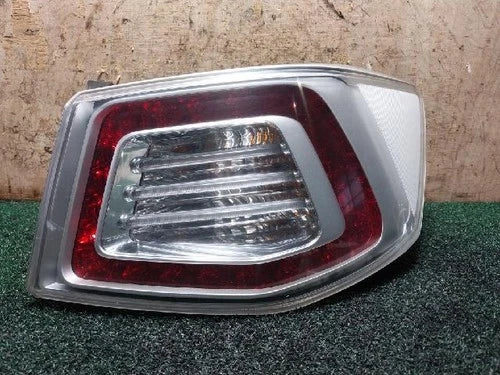 Rear Used OEM Tail Light - Kia 1.6 LPI HEV 2013 - assembly right rear tail light OEM 924021Q