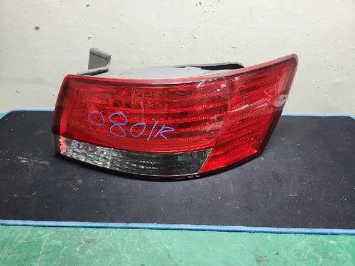 Right outer rear tail light assembly compatible with Hyundai NF 2009, genuine OEM replacement part 92402 3K500