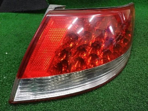 Right rear combination tail light assembly OEM 92402 3L001 compatible with Hyundai Azera 2008