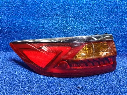 Left outer rear tail light assembly compatible with Kia Cadenza 2016 (genuine OEM replacement part 92401F6)
