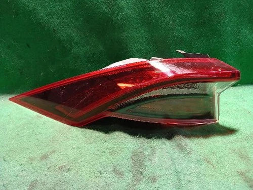 Left rear tail light assembly compatible with Hyundai Azera 2022, genuine OEM replacement part 92401G8500