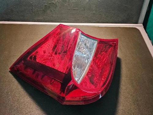 Left rear combination tail light assembly compatible with Hyundai Accent 2012, genuine OEM replacement part 92401 1R200