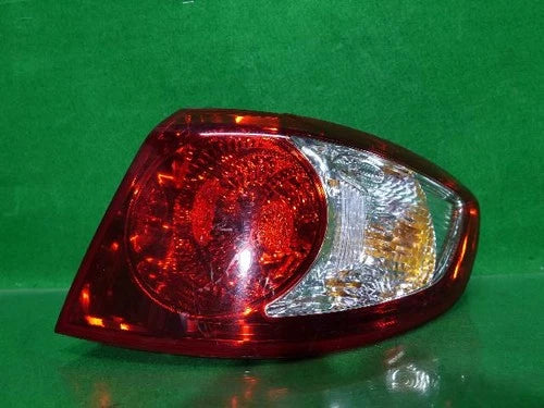 Right rear combination tail light assembly OEM 92402 2B000 compatible with Hyundai Santa Fe 2006