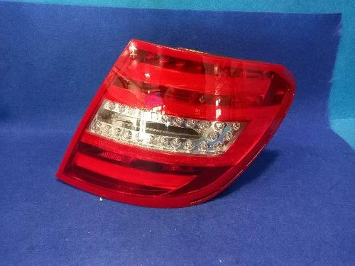 Refacción OEM Usada - Conjunto de luces traseras / calaveras Mercedes Benz 2012 OEM A 204 820 27 64