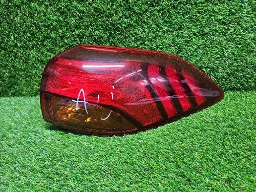 Right outer rear tail light assembly compatible with Hyundai Tucson 2020 (genuine OEM replacement part 92402 D3500)
