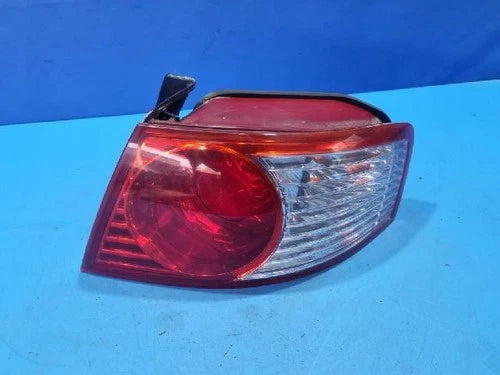 Right rear combination tail light assembly compatible with Kia Amanti 2003, genuine OEM replacement part 92402 3F070