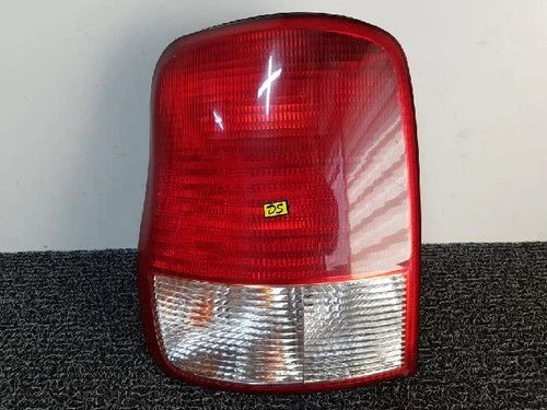 Kia Carnival 2003 - Luz trasera / calavera combinada izquierda OEM 1K53A 51160