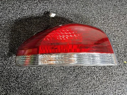 Left rear combination tail light assembly compatible with Hyundai Santa Fe 2005, genuine OEM replacement part 92401 26500