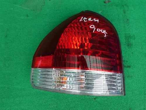 Left rear combination tail light assembly compatible with Hyundai Santa Fe 2002, OEM 92401 26000