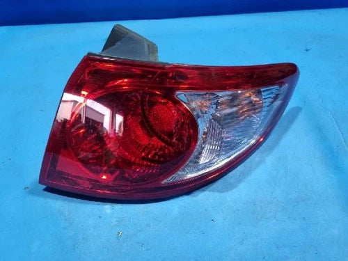 Right outer rear tail light assembly (OEM) 92402 2B000 compatible with Hyundai Santa Fe 2009